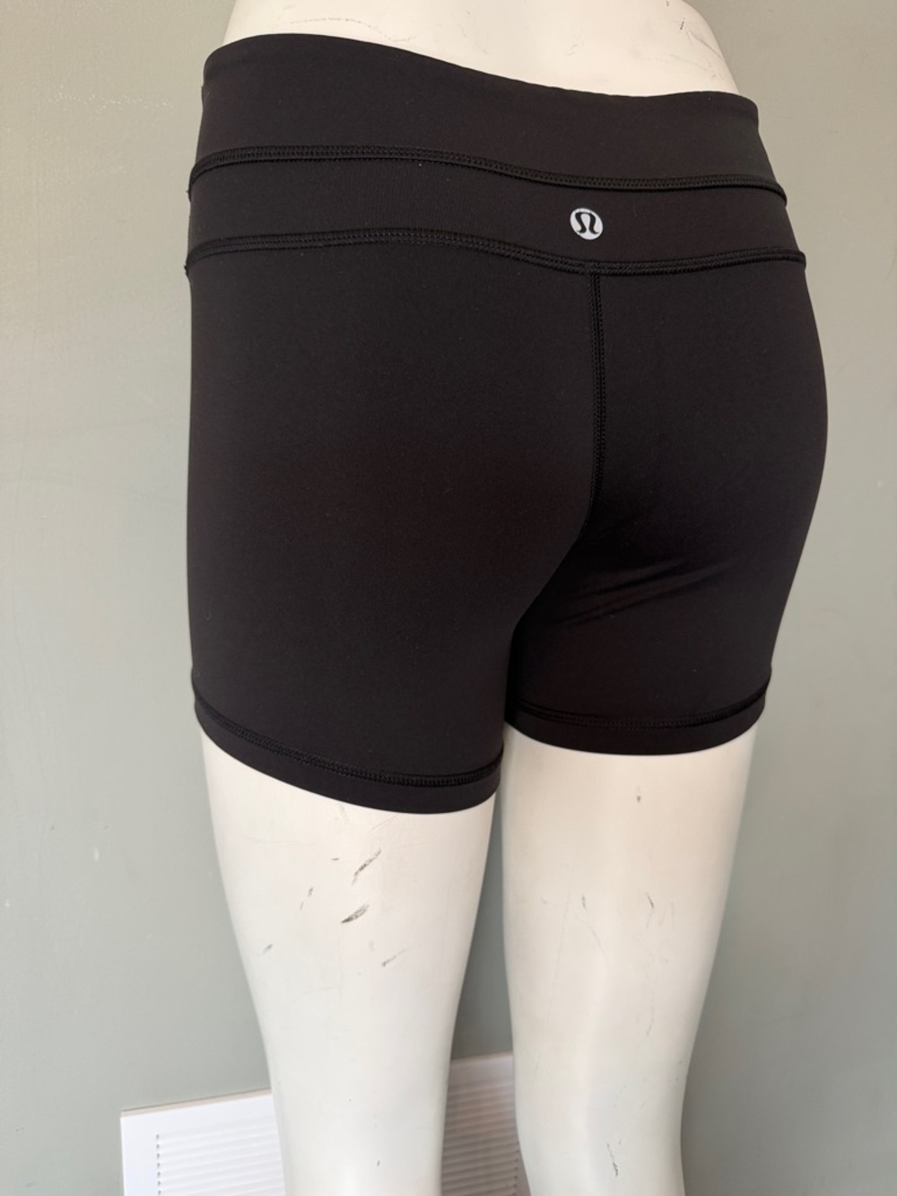 lululemon Black Shorts size 6